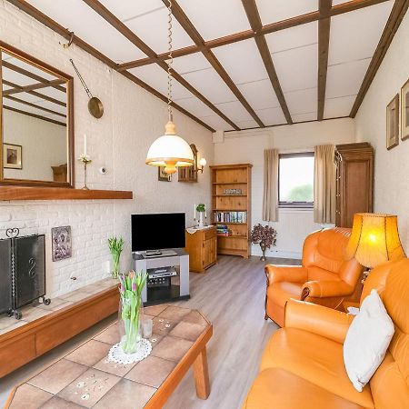 Holiday Home In Noordwijkerhout With Terrace Close To A Lake Bagian luar foto