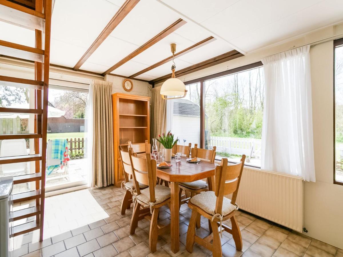Holiday Home In Noordwijkerhout With Terrace Close To A Lake Bagian luar foto