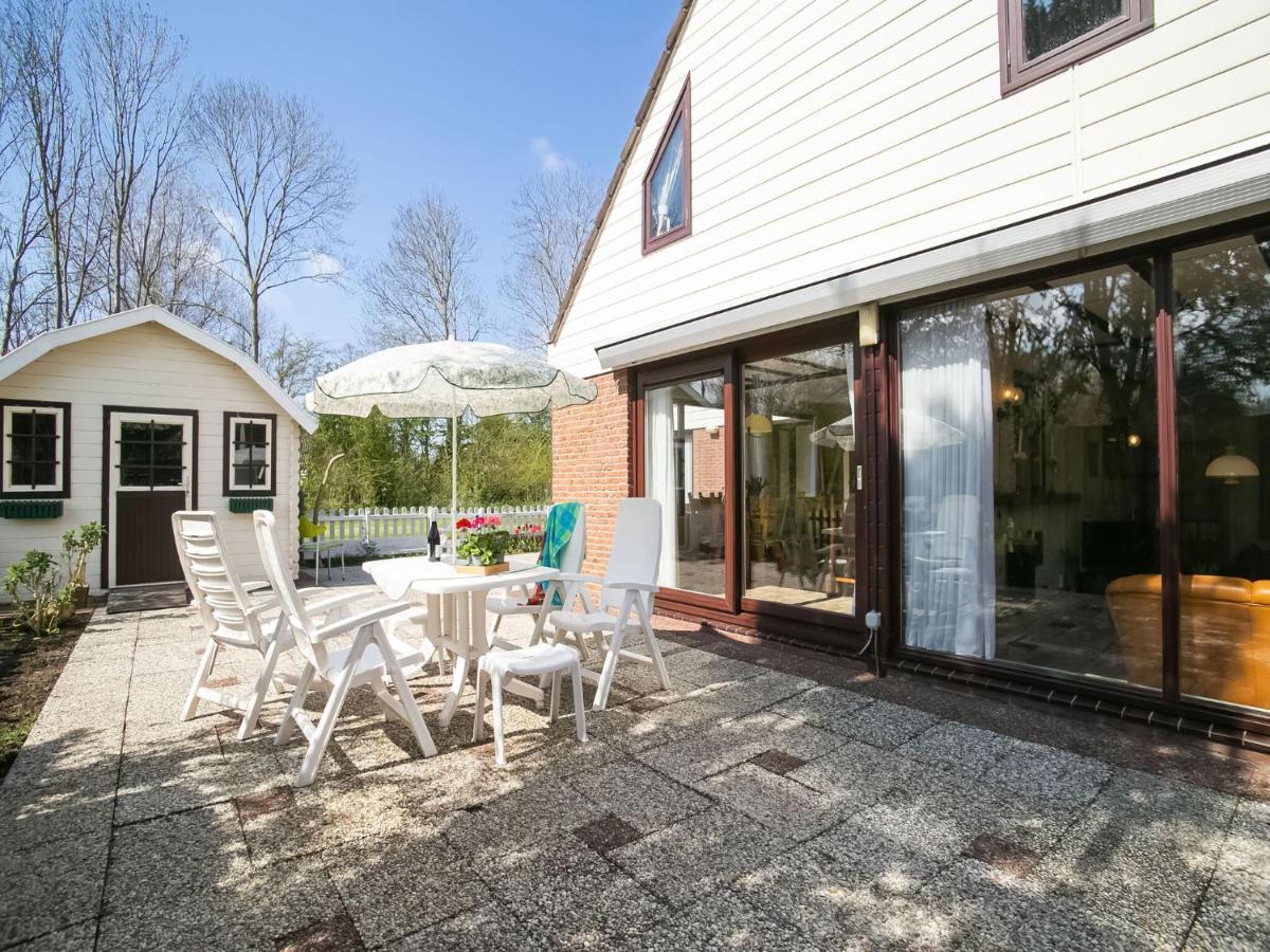 Holiday Home In Noordwijkerhout With Terrace Close To A Lake Bagian luar foto