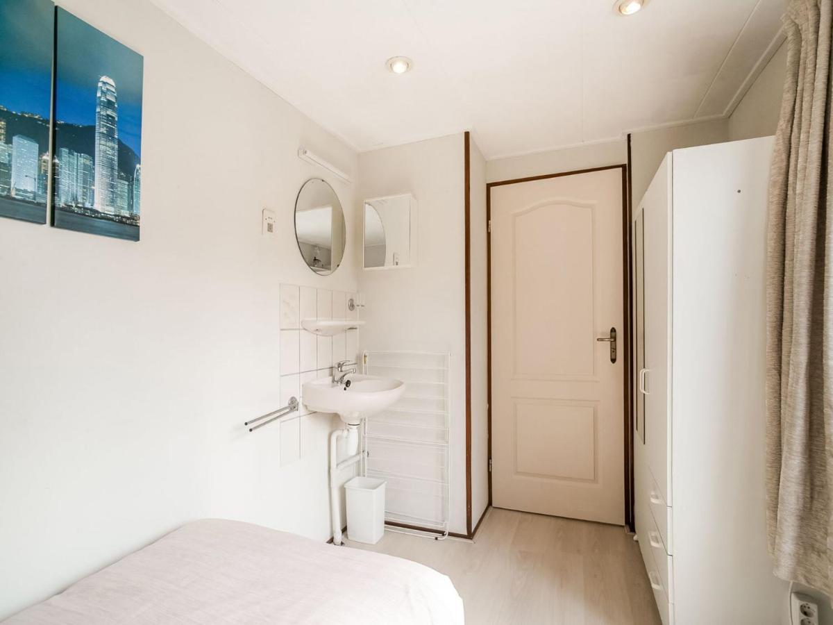 Holiday Home In Noordwijkerhout With Terrace Close To A Lake Bagian luar foto