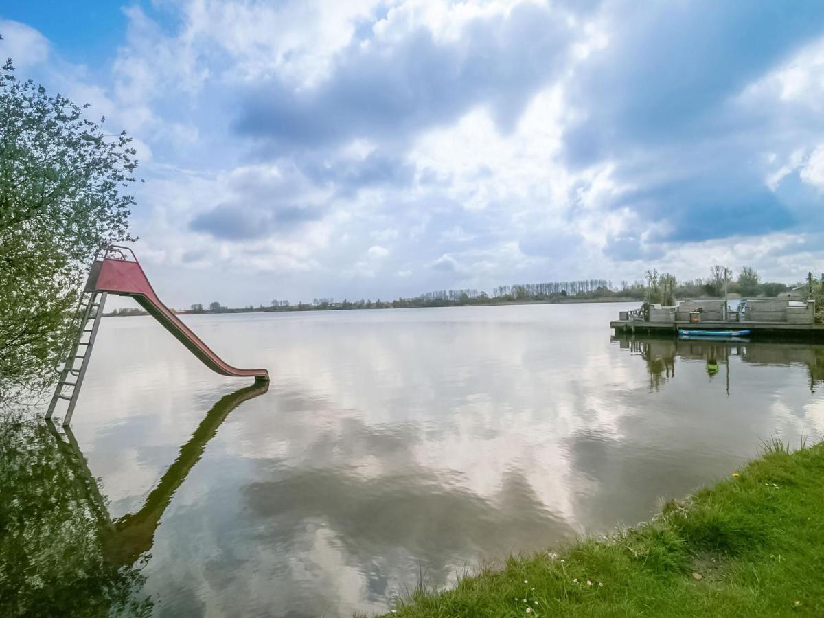Holiday Home In Noordwijkerhout With Terrace Close To A Lake Bagian luar foto