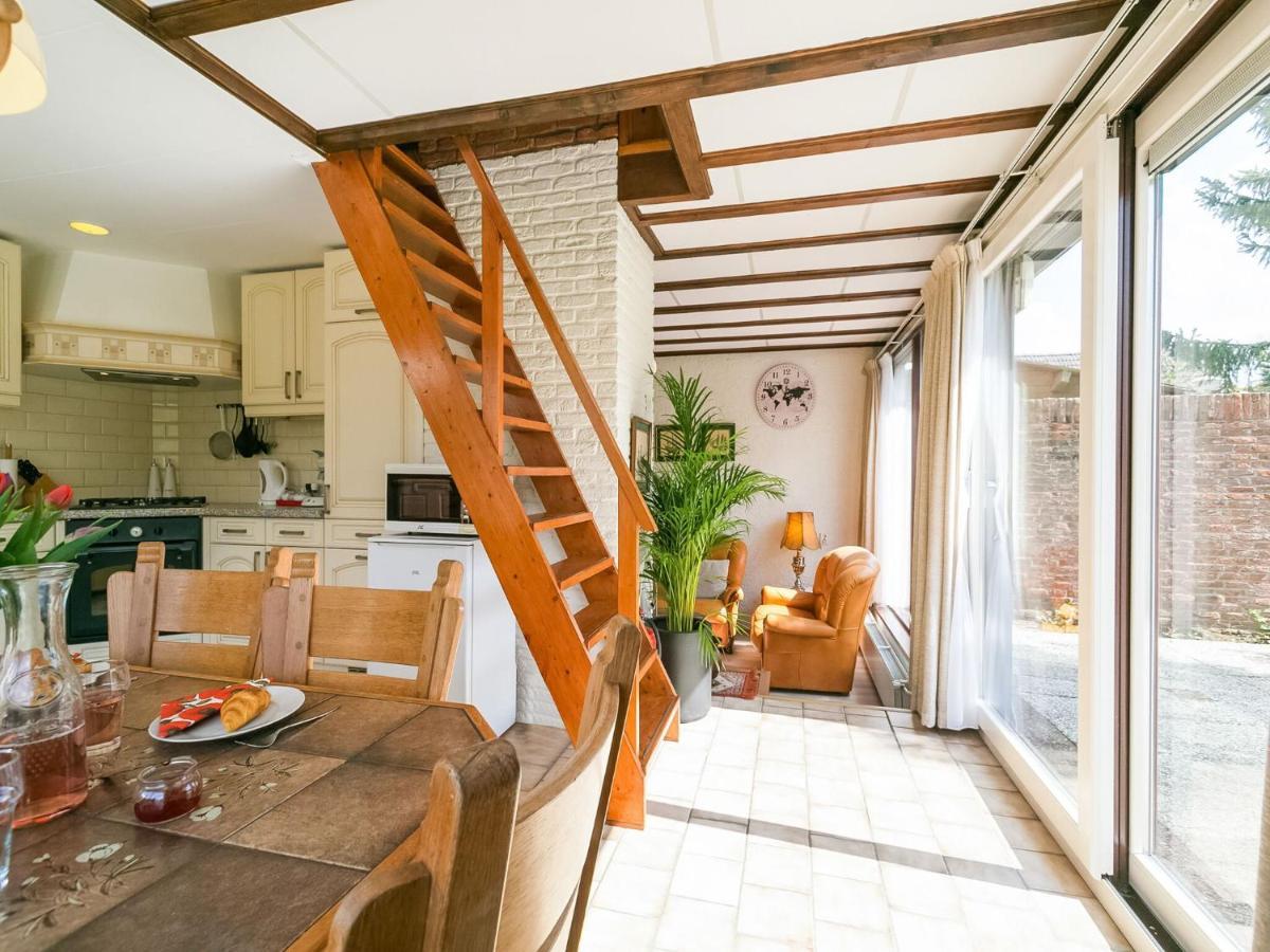 Holiday Home In Noordwijkerhout With Terrace Close To A Lake Bagian luar foto