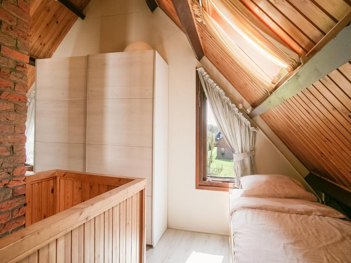 Holiday Home In Noordwijkerhout With Terrace Close To A Lake Bagian luar foto