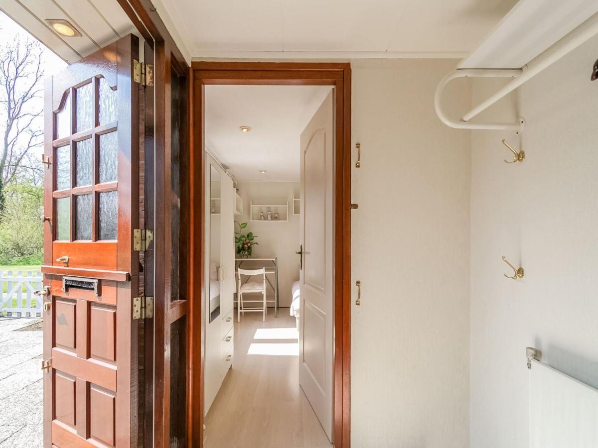 Holiday Home In Noordwijkerhout With Terrace Close To A Lake Bagian luar foto